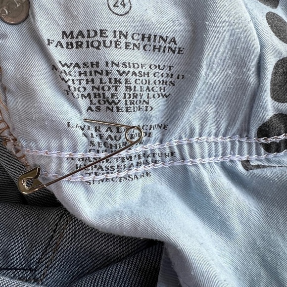 BLANK NYC Tomboy Distressed Boyfriend Jeans Medium Wash Size 24 - Picture 8 of 16